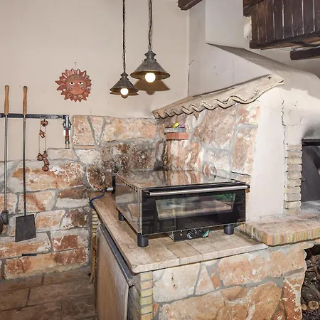Cozy In Siracusa With Kitchen Feriehus
